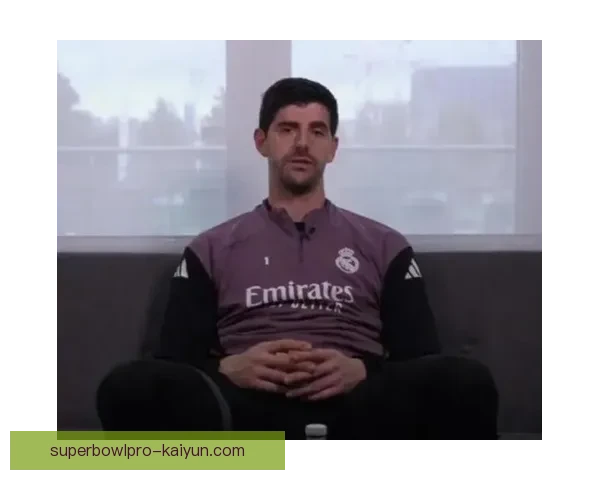 库尔图瓦在皇马更衣室中扮演关键角色，团队氛围持续稳定提升